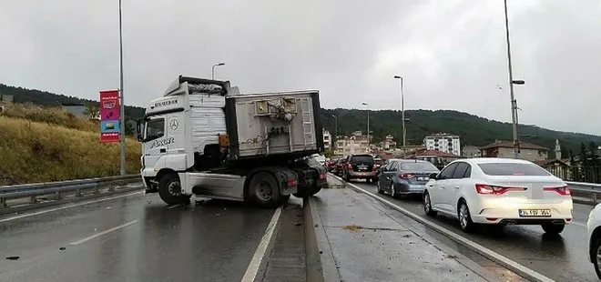 SON DAKİKA | Maltepe’de TIR refüjde asılı kaldı! Yol trafiğe kapatıldı