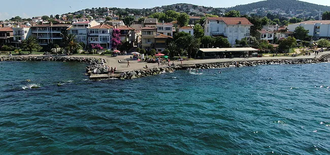 Büyükada'da vatandaşlardan "ücretli plaj" tepkisi - 1