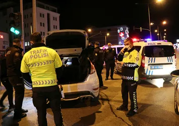 Denizli'de gece yarısı kovalamaca:16 bin lira ceza kesildi