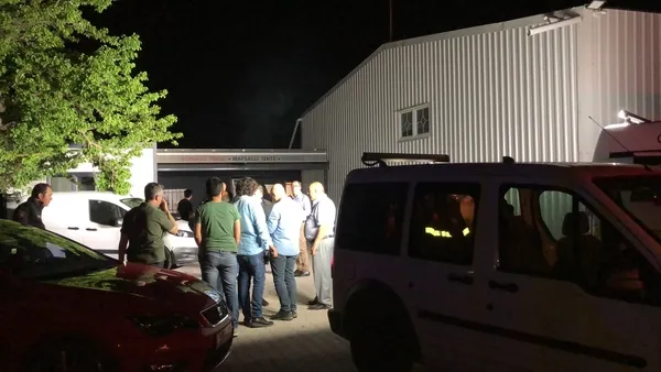 bursada-is-yerinde-silahli-kavga-yaralilar-var-1653630743587.jpg Bursa’da iş yerinde silahlı kavga! Yaralılar var - 1