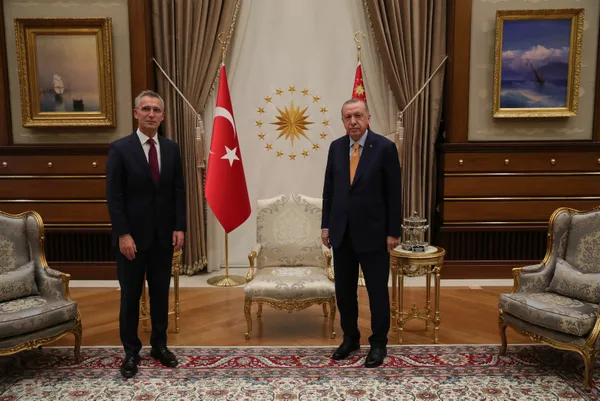 Son dakika: Başkan Erdoğan, NATO Genel Sekreteri Jens Stoltenberg ile görüştü - 2