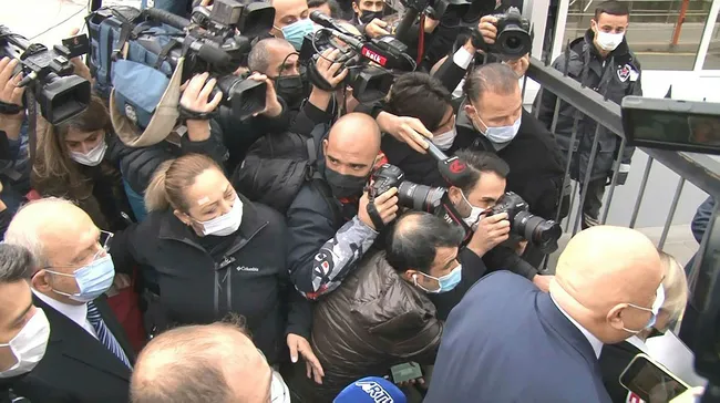 chp-lideri-kemal-kilicdaroglu-ne-yapmak-istiyor-baskin-mi-ziyaret-mi-1638611942619.jpg CHP lideri Kemal Kılıçdaroğlu ne yapmak istiyor? Baskın mı ziyaret mi? - 8