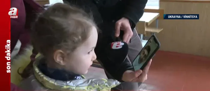 Siviller Ukrayna’dan tahliye ediliyor! Kavuşma anları A Haber’de! Minik Aylin babasına böyle seslendi - 5