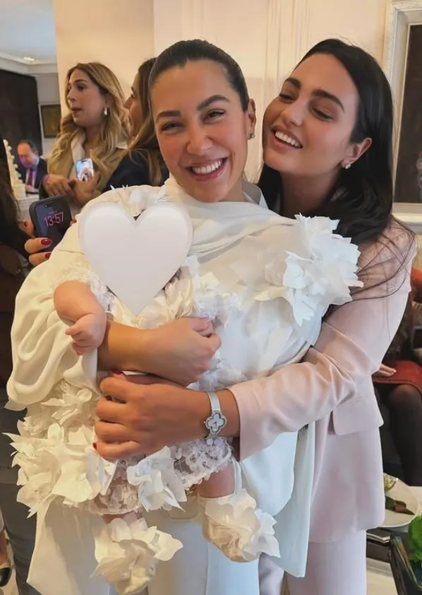 sibel-candan-torunu-linaya-agizlari-acik-birakan-hediye-1767680502672.jpg Kaynak: Instagram