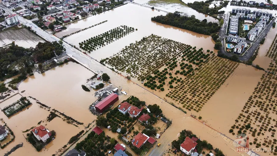 Muğla'da sağanak hayatı felç etti! Dalaman'da dere taştı, evler sular altında kaldı 3