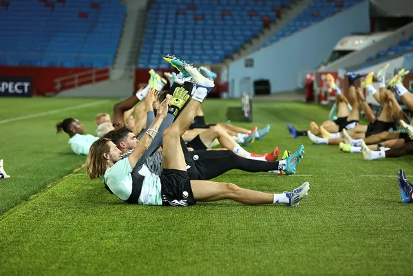 1661294189498.jpg Trabzonspor taraftarından Kopenhag'a gece yarısı hoş geldiniz partisi! Dev misilleme ile gece boyu otel önünü inlettiler - 4