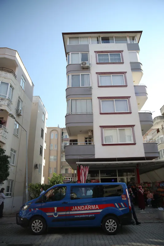antalyada-dehsete-dusuren-olay-apartmanin-5-katindan-poset-icerisinde-yeni-dogan-bebek-atildi-1667909308845.jpg Antalya’da dehşete düşüren olay! Apartmanın 5. katından poşet içerisinde yeni doğan bebek atıldı - 2