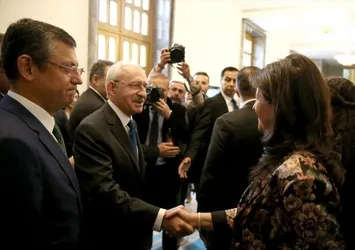 Kılıçdaroğlu ve Pervin Buldan el sıkıştı