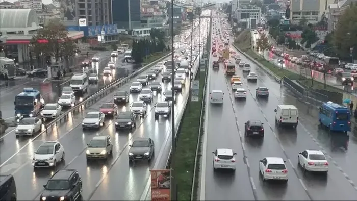 İstanbul'da sabah çilesi trafik! Vatandaşlar uzun süre beklemek zorunda kaldı - 2