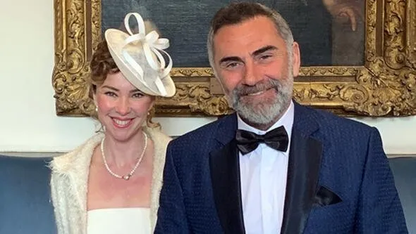 İnci Türkay ve Atilla Saral 11 yılın ardından Londra’da evlendi