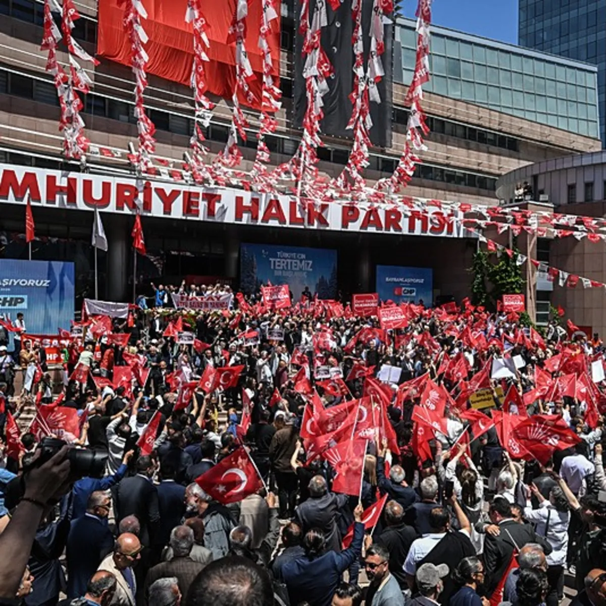 CANLI | CHP'de kılıçlar çekildi! Kemal Kılıçdaroğlu ve Özgür Özel ne mesaj verdi?