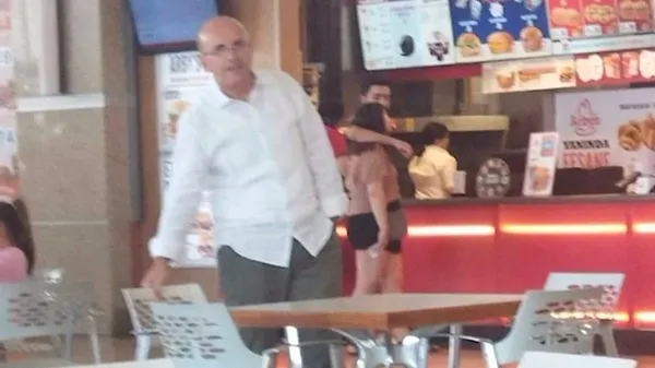 bakan-simsekten-avmde-esnaf-ziyareti-bir-kafe-sahibi-o-anlari-anlatti-1692625649163.jpg Bakan Şimşek’ten esnaf ziyareti! Bir kafe sahibi o anları anlattı - 1