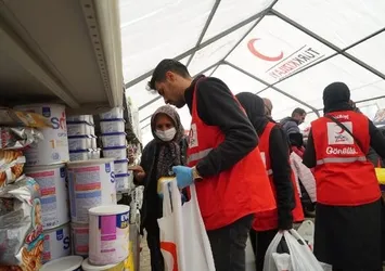 Türk Kızılay’ı depremzedelerin yanında! 12 sosyal market ile hizmet veriyor