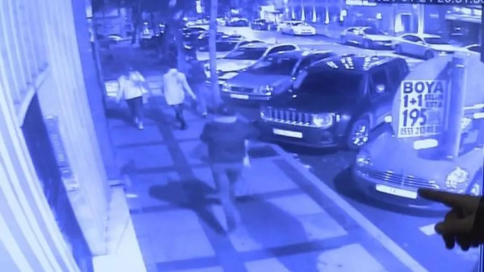 İstanbul’da kağıt toplayıcısı 3 kişiyi bıçakladı! Polis kaçan saldırganı arıyor