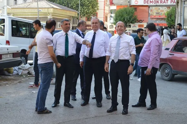 emekli-vatandastan-chpli-faik-oztraka-soguk-dus-niye-ortaligi-birbirine-katiyorsunuz-1658335733375.jpg Emekli vatandaştan CHP'li Faik Öztrak'a soğuk duş: Niye ortalığı birbirine katıyorsunuz? - 3