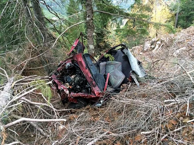 Burdur’da otomobil uçurumdan yuvarlandı: Baba öldü oğlu yaralı - 1