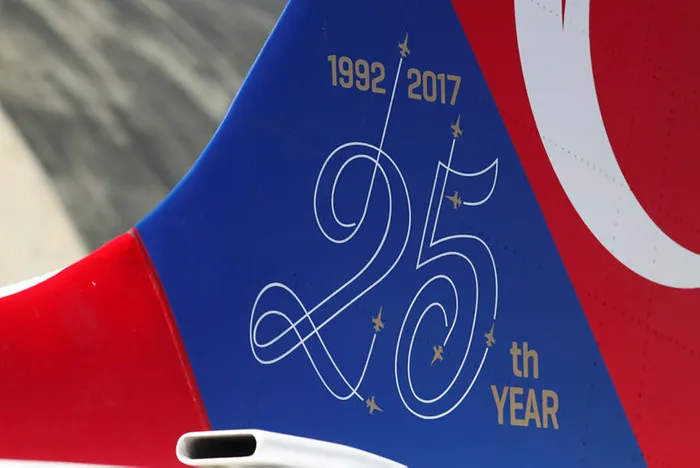 Türk Yıldızları'nın gökyüzündeki çeyrek asrına özel tasarım - 2
