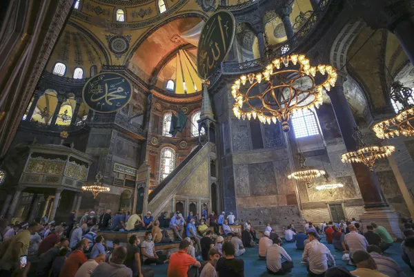 Ayasofya-i Kebir Camii’nde 88 yıl sonra ilk teravih namazı kılınacak!