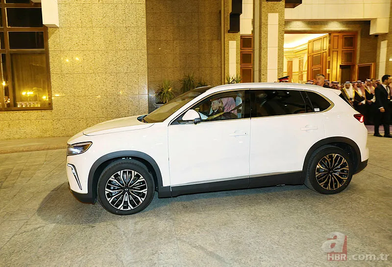 Başkan Erdoğan BAE Devlet Başkanı Al Nahyan'a TOGG hediye etti! Pamukkale beyazı ile Abu Dabi caddelerinde tur 15