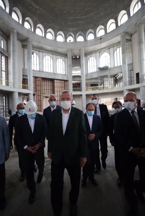 Başkan Erdoğan, yapımı devam eden Taksim Camii ile AKM’de incelemelerde bulundu