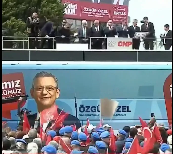 CHP'li heyet halka şirin görünme çabalarını eline yüzüne bulaştırdı: Ezan zayıf olduğum konu - 1