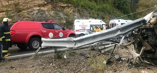 Antalya’da yolcu otobüsü devrildi! Çok sayıda yaralı var...