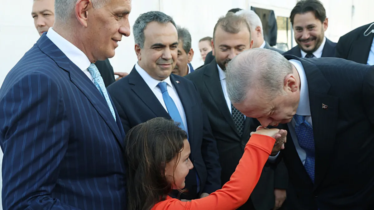 Başkan Erdoğan'dan Başakşehir Futbol Kulübü Futbol Akademisine ziyaret! O samimi anlar yüzleri gülümsetti
