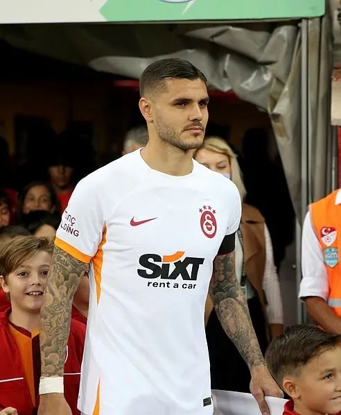 1676015692443.jpg Mauro Icardi depremzede Kadir’e kayıtsız kalmadı! “Sana kocaman sarılabilirim"