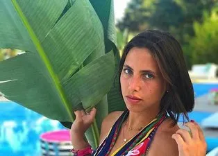 Hülya Avşar'ın kızı Zehra Çilingiroğlu tatil fotoğraflarıyla sosyal medyayı salladı!