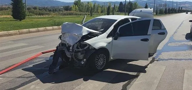 Kütahya’da sivil polis aracı ile otomobil çarpıştı! 2’si polis 5 kişi yaralandı