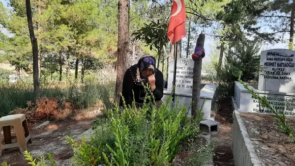 azra-gulendamin-annesi-kizina-haberi-verdi-mezari-basinda-yurekleri-dagladi-1664518613201.jpg Azra Gülendam’ın annesi kızına haberi verdi! Mezarı başında yürekleri dağladı - 3