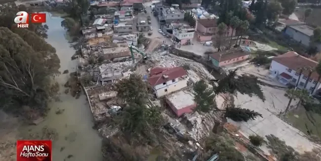 deprem-asi-nehrinin-yatagini-degistirdi-vatandas-konusamadi-muhabirimize-sarilip-agladi-1677309009231.jpg Deprem Asi Nehri’nin yatağını değiştirdi! Vatandaş konuşamadı muhabirimize sarılıp ağladı - 2