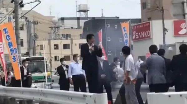 Eski Japonya Başbakanı Shinzo Abe uğradığı suikast sonucu hayatını kaybetti! Saldırganın silahı şaşkına çevirdi - 4