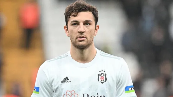 besiktasin-oyuncusuna-trafikte-saldiri-bacagindan-yaralandi-emrecan-uzunhan-uzun-sure-sahalardan-uzak-kalacak-1690056216047.jpg Beşiktaş'ın oyuncusuna trafikte saldırı! Bacağından yaralandı! Emrecan Uzunhan uzun süre sahalardan uzak kalacak - 4