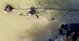 Direksiyon hakimiyetini kaybedince çaya düştü