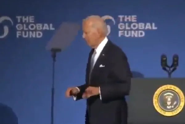biden-yine-tuhaf-hareketleriyle-dunyanin-gundeminde-bir-saga-bir-sola-dondu-durdu-1663847954099.jpg Biden yine tuhaf hareketleriyle dünyanın gündeminde! Bir sağa bir sola döndü durdu - 2