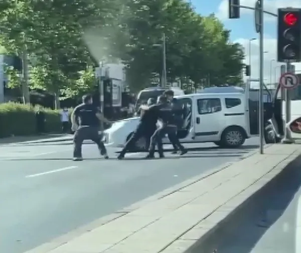 Önce baltalı sonra sopalı kavga! Dehşet anları kamerada - 4