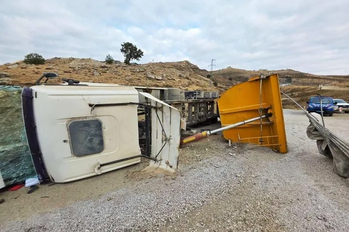 kirikkalede-micir-yuklu-kamyon-devrildi-1-yarali-1760385989455.jpeg Fotoğraf (İHA)