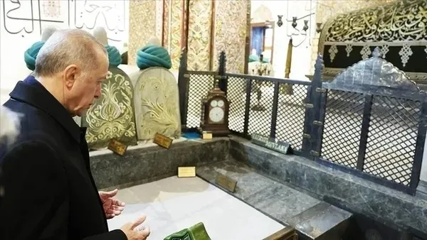 baskan-erdogandan-hazreti-mevlananin-750-vuslat-yil-donumu-mesaji-1702836796246.jpeg Başkan Erdoğan'dan "Hazreti Mevlana'nın 750. Vuslat Yıl Dönümü" mesajı - 2