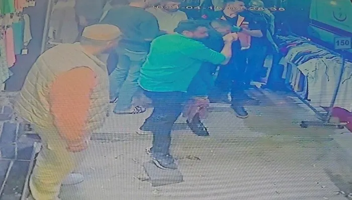 1713187329368.jpeg Çay içerken kurşunların hedefi oldu! Dehşet anları kamerada - 1