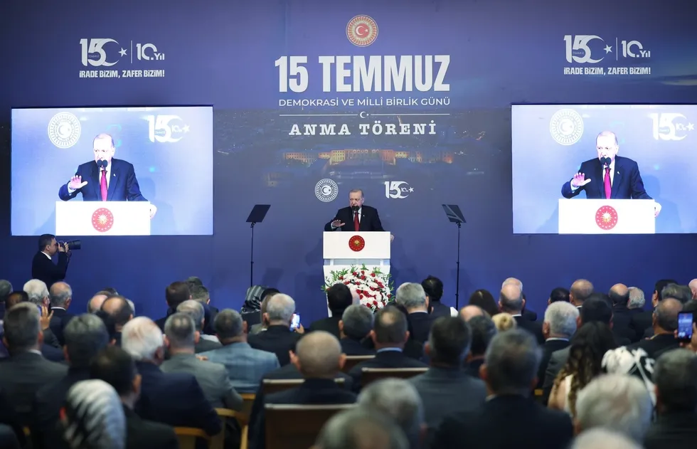 baskan-erdoganin-15-temmuz-makalesi-44-ulkede-24-ayri-dilde-yayimlandi-1784381888835.jpg Başkan Recep Tayyip Erdoğan (İHA)