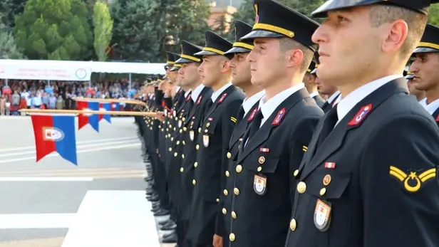 TSK 2 BİN 248 Astsubay alımı devam ediyor! KPSS 60 puanı olan Kara, Deniz ve Hava Kuvvetleri’nde Astsubay olabilecek