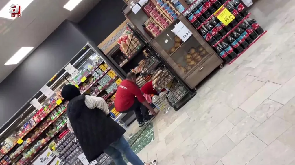 Markete giren fare paniğe neden oldu