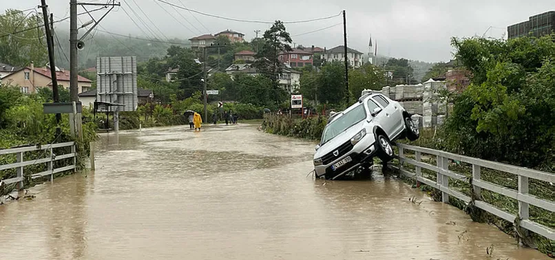 Sel bölgesinde son durum! Devlet tüm imkanlarıyla seferber oldu | Doğu Karadeniz'e flaş uyarı! Bakan Ali Yerlikaya duyurdu