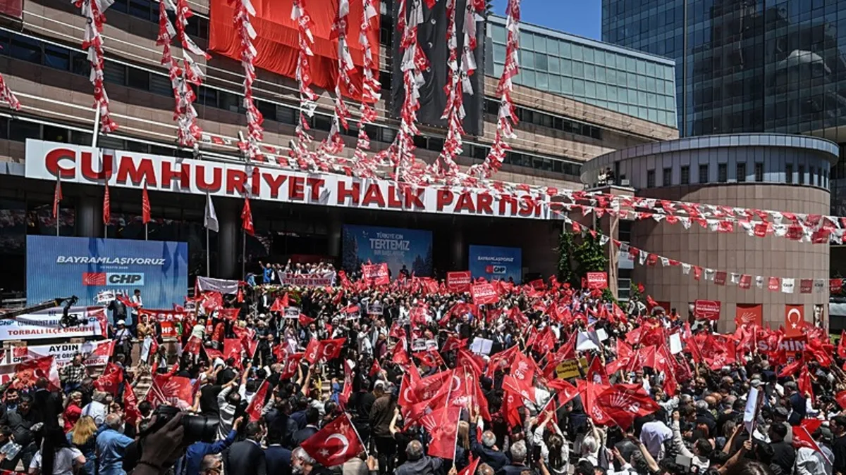 CANLI | CHP'de kılıçlar çekildi! Kemal Kılıçdaroğlu ve Özgür Özel ne mesaj verdi? Mansur Yavaş tarafını seçti