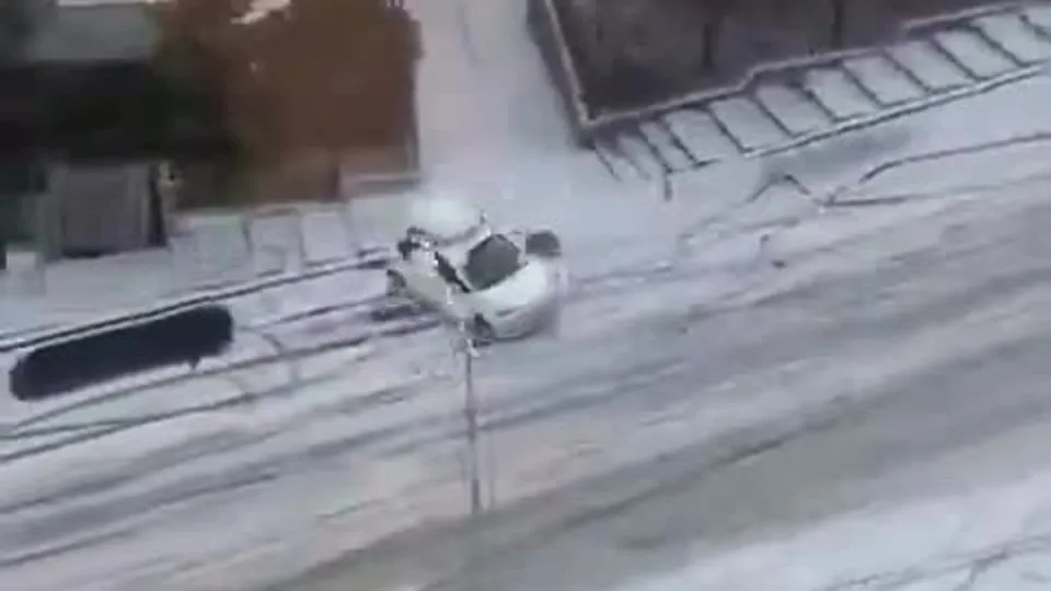 Ankara sokakları buz pistine döndü! Sürücüler zor anlar yaşadı