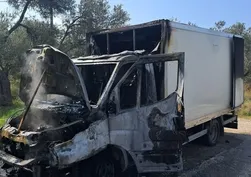 Ayvacık'ta kamyonet yangını