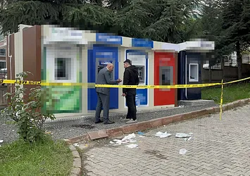 ATM'de sıra beklerken ensesinden vuruldu