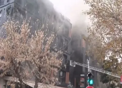 Kadıköy’de 5 katlı binada yangın paniği