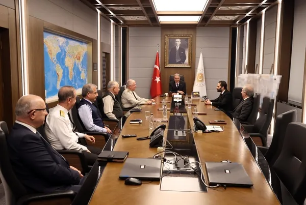 Milli Savunma Bakanı Hulusi Akar oyuncu Burak Haktanır’ı kabul etti